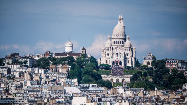 A stunning photo--not taken by me.  Creative Commons image, "La Basilique du Sacré-Cœur de Montmartre vue de la Tour Saint-Jacques, Paris août 2014" by Yann Caradec from Paris, France - La Basilique du Sacré-Cœur de Montmartre vue de la Tour Saint-Jacques. Licensed under CC BY-SA 2.0 via Wikimedia Commons - https://commons.wikimedia.org/wiki/File:La_Basilique_du_Sacr%C3%A9-C%C5%93ur_de_Montmartre_vue_de_la_Tour_Saint-Jacques,_Paris_ao%C3%BBt_2014.jpg#/media/File:La_Basilique_du_Sacr%C3%A9-C%C5%93ur_de_Montmartre_vue_de_la_Tour_Saint-Jacques,_Paris_ao%C3%BBt_2014.jpg